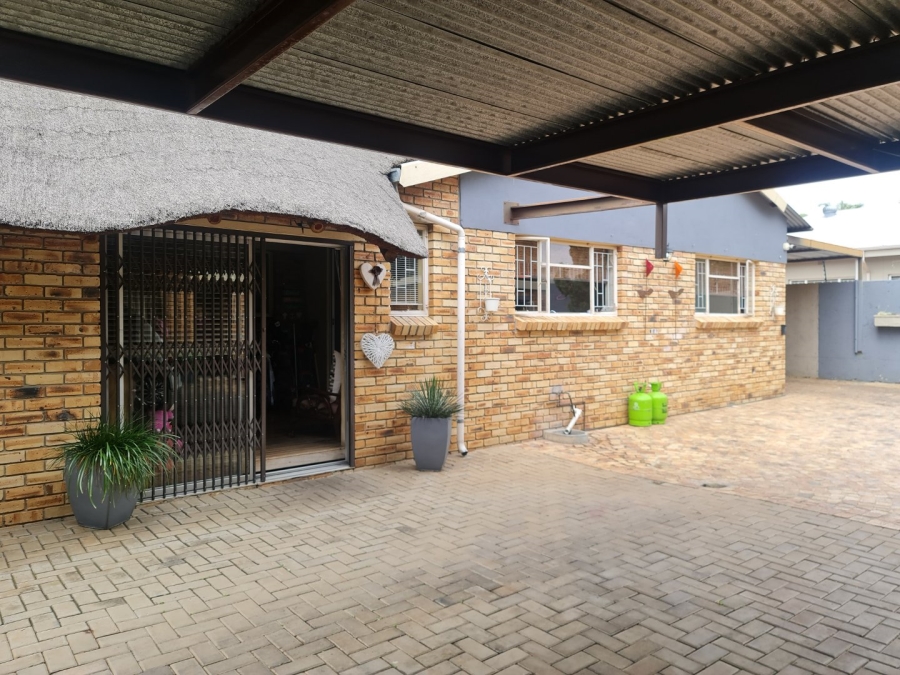 3 Bedroom Property for Sale in Rustenburg Central North West